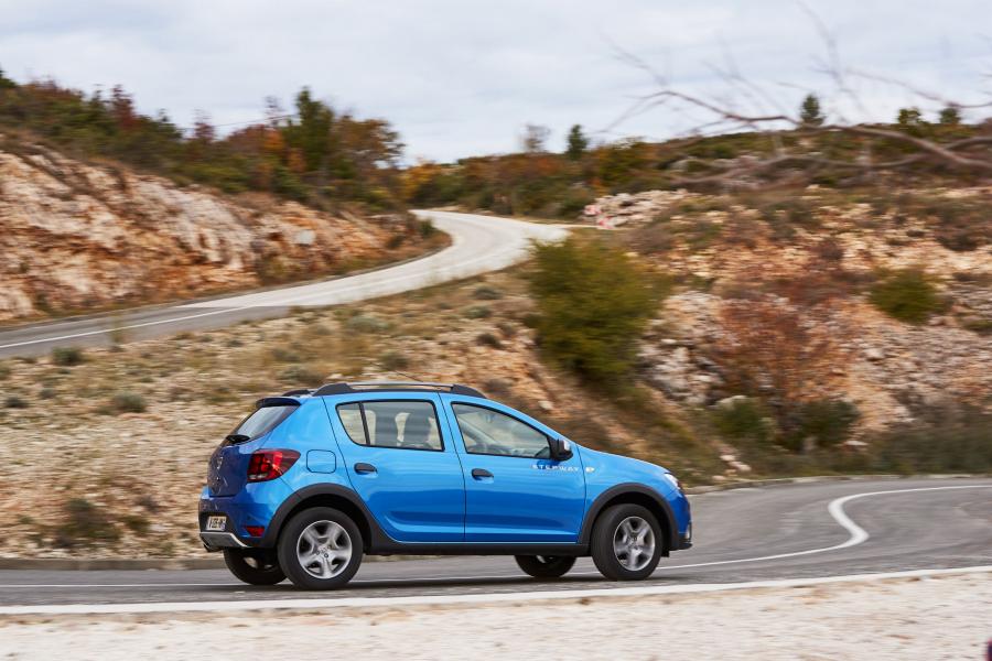  Dacia Sandero Stepway 2016 года  (фото 23 из 46)